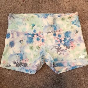 Alo hot yoga shorts size M
